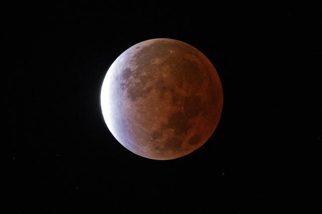 Eclipse Lunar na Astrologia: Significado e Influência por Cláudia Lisboa 4